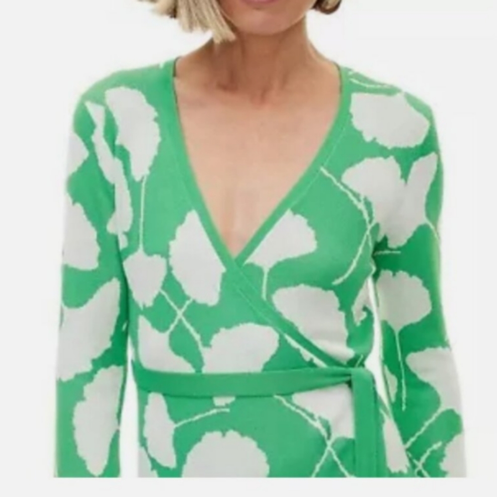 DVF V-Neck Ginkgo Leaf White & Green Long-Sleeve Wrap Sweater, Sz S NWT - Picture 2 of 16